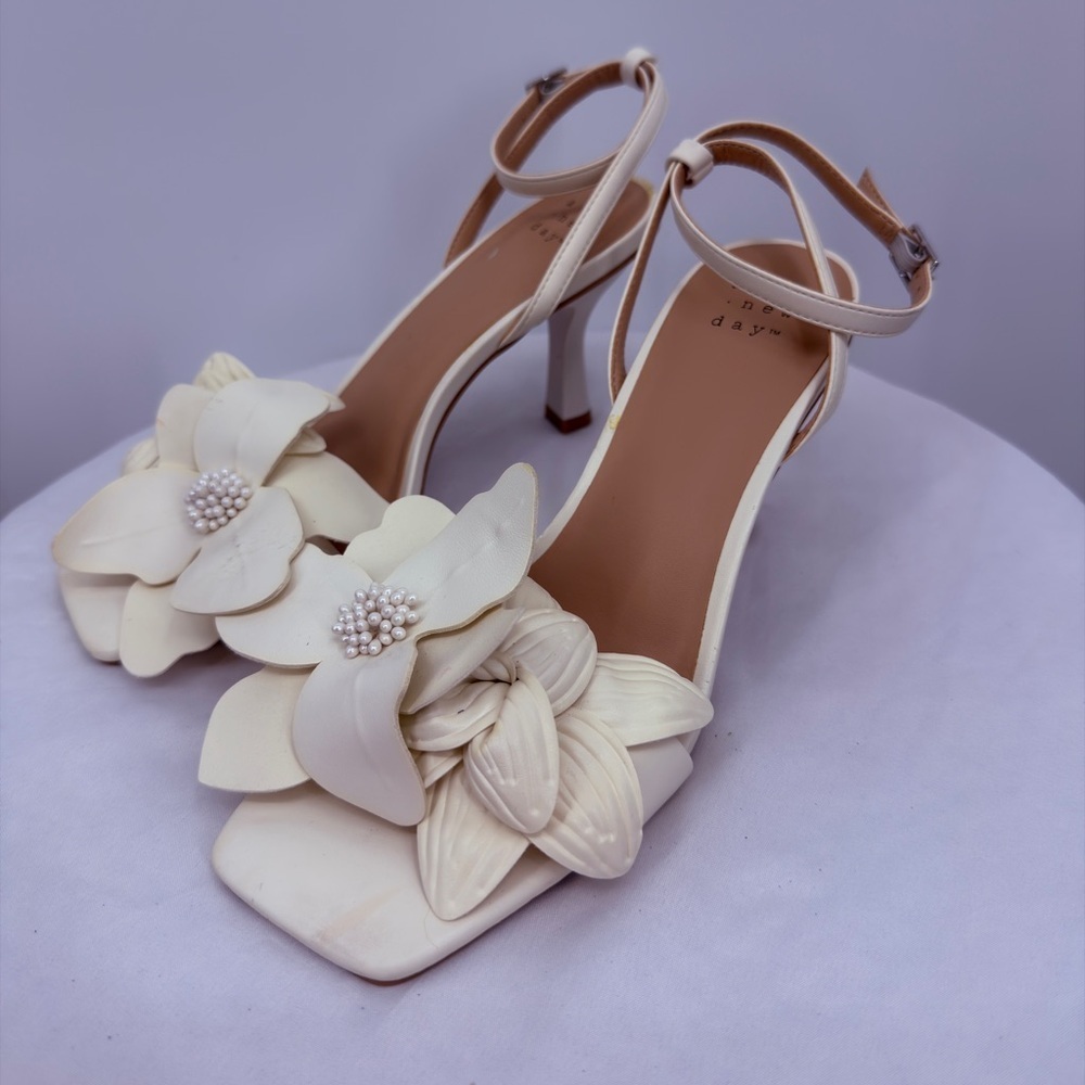 A New Day Ivory Floral Heels Size 6 Ankle Strap Dress Sandals